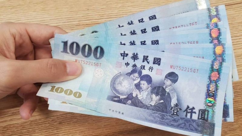 ▲國泰金調查，12月國民對未來景氣展望微揚，消費意願小降，但股市樂觀情緒降溫。   示意圖