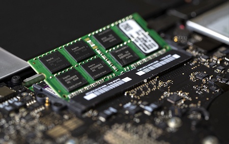 市調機構集邦科技（TrendForce）預期，一般型動態隨機存取記憶體（DRAM）明年第一季的價格跌幅，恐較今年第四季擴大，預估約 8%～13%。   圖：翻攝自Kingston官網（記憶體示意圖）