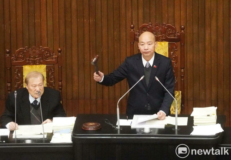 立法院長韓國瑜在院會敲槌三讀通過《紀念日及節日實施條例》。   圖：張良一 / 攝（資料照）