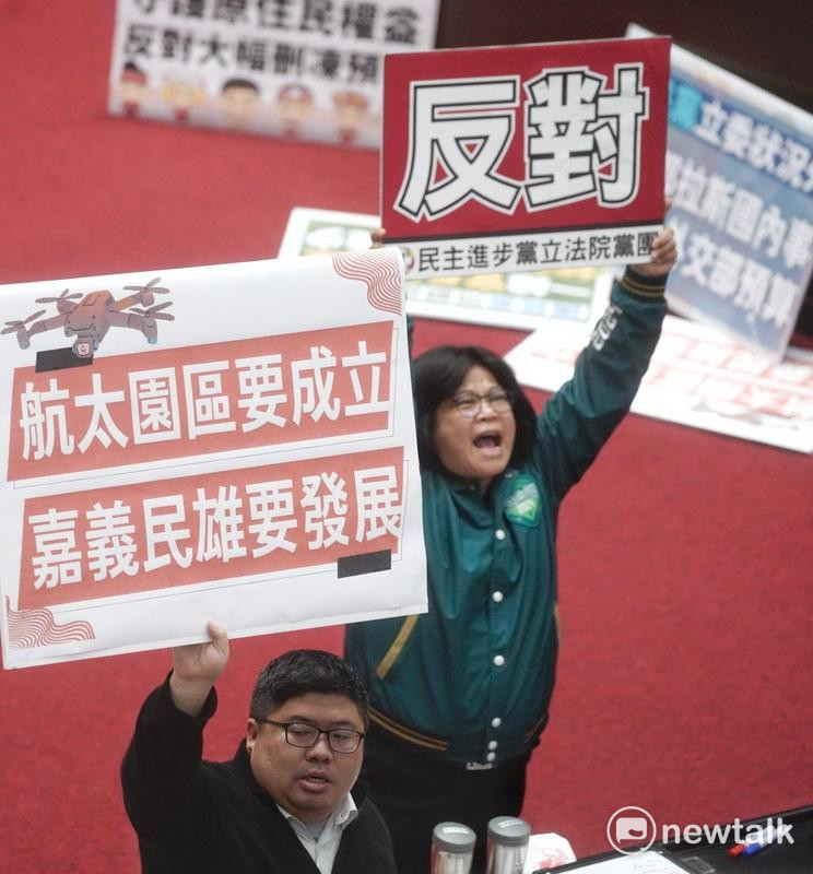 經濟部貼補台電案，遭國民黨、民眾黨兩黨聯手封殺，民進黨高呼反對也無力回天。   圖：張良一/攝