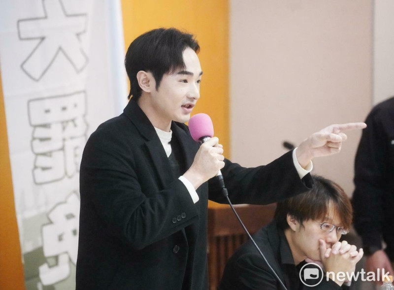 反共網紅八炯今（6日）凌晨又爆料，母親竟接到警方來電「關心」。   圖：張良一/攝 (資料照)
