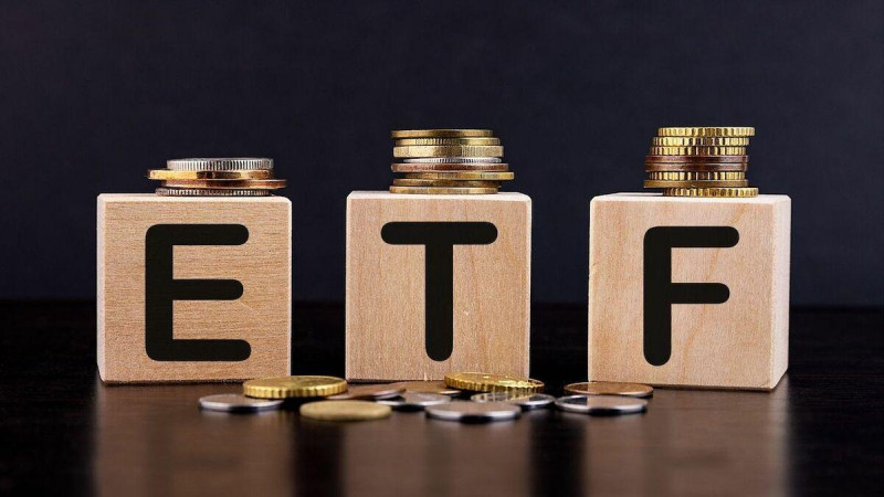 觀察二月即將配息的債券ETF，共有 41檔。整體而言，非投等債的配息率表現相對佳，粗估年化配息率平均接近 8%。   示意圖