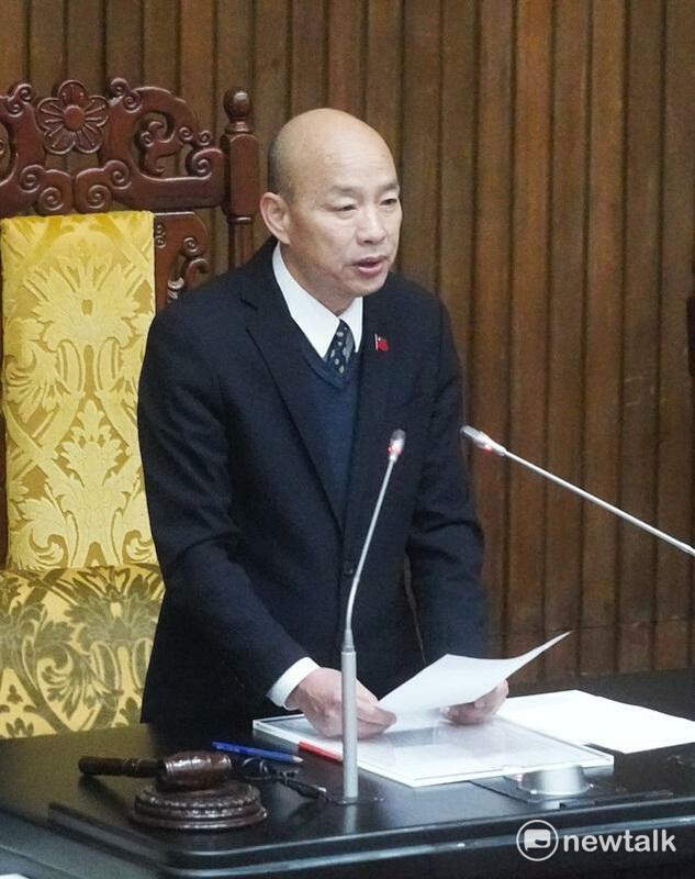 立法院長韓國瑜在選罷法修正案覆議案投票開票後宣布覆議案不通過。   圖：張良一/攝