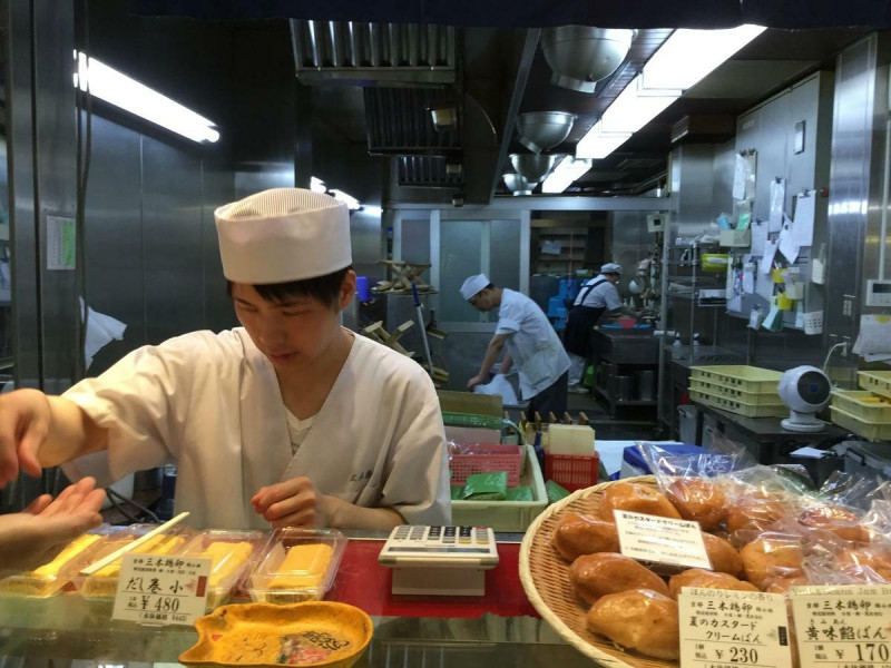  ▲京都錦市場因迎合外國客需求，許多不相干的店舖逐漸驅逐傳統珍貴的老舖，圖為傳統店舖之一。 圖：劉黎兒／攝 