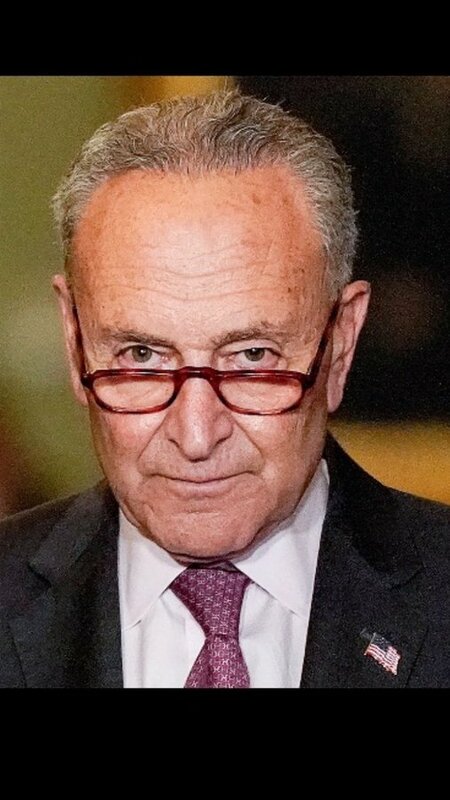 ▲參院民主黨領袖舒默（Chuck Schumer）為避免政府停擺，周四晚間決定推動法案。 圖：擷自X帳號@Suzierizzo1 