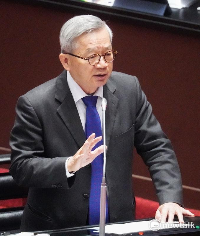 國立台灣師範大學女足隊「抽血換學分」事件牽涉國科會精準運動科學補助計畫。對此，國科會主委吳誠文近日表示，將同步啟動學術倫理調查，2 個月內做出處分。   圖：張良一/攝