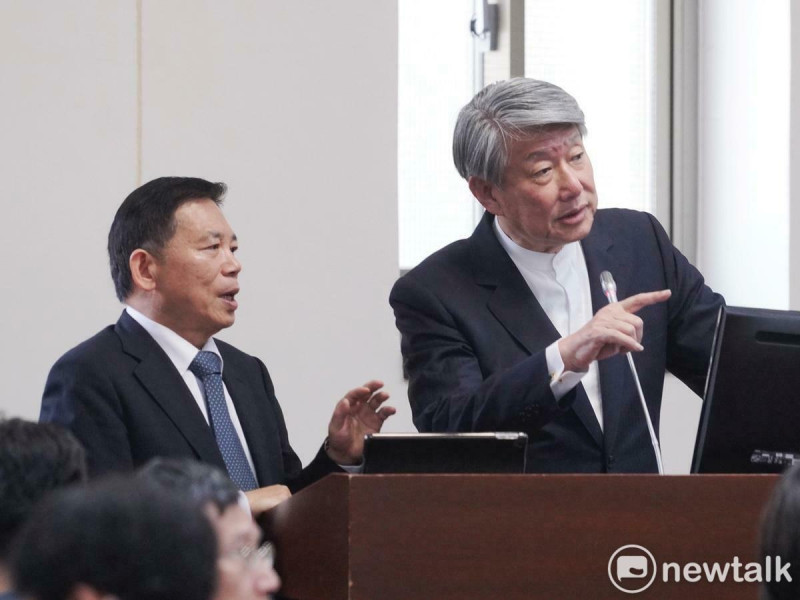 經濟部長郭智輝、國發會主委劉靜清在立院經濟委員會備詢。   圖：張良一/攝