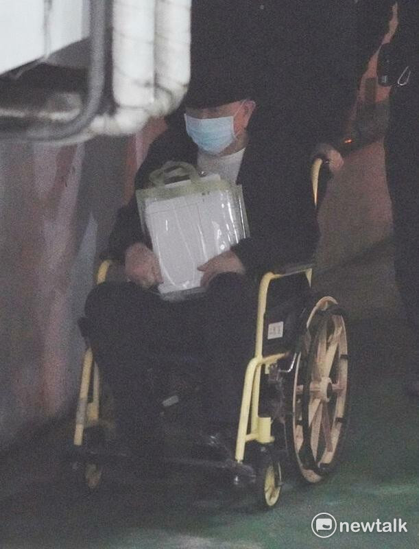 圖為日前沈慶京被送往台北地方法院出庭。   圖：張良一/攝