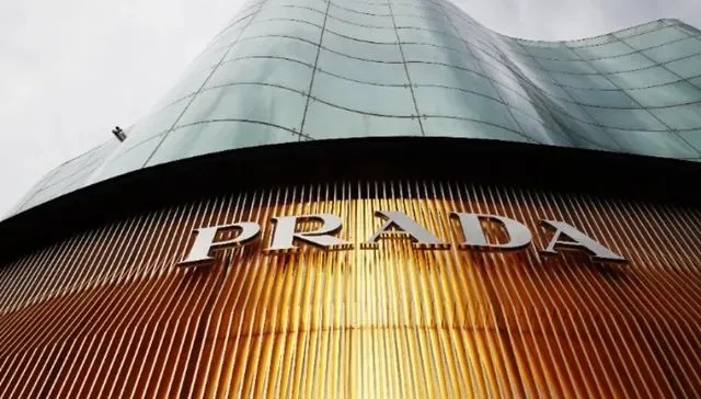 Prada 確定收購 Versace   圖 : 翻攝自騰訊網