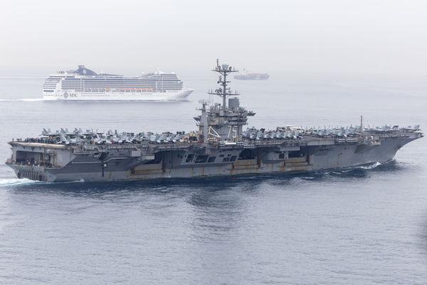 美國海軍杜魯門號航空母艦。 美國海軍杜魯門號航空母艦。