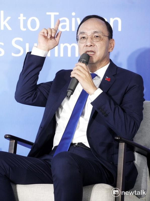 黃帝穎批朱立倫竟率領國民黨義和團，對著民主法治普世價值怒嗆「別干預內政」，「慈禧只戰八國，朱立倫戰九國」，嘲諷「朱立倫是超越慈禧的男人」。   圖：張良一/攝（資料照）