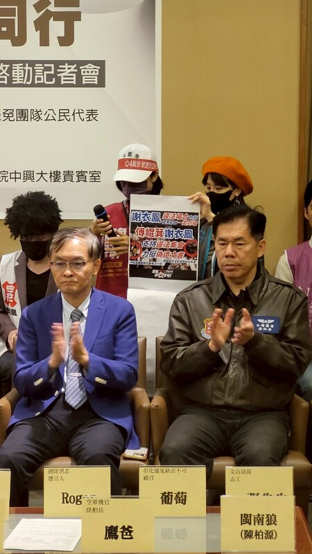 前國防大學政戰學院院長余宗基(左)、前空軍飛官「鷹爸」徐柏岳(右)。 圖:北社提供 前國防大學政戰學院院長余宗基(左)、前空軍飛官「鷹爸」徐柏岳(右)。 圖:北社提供