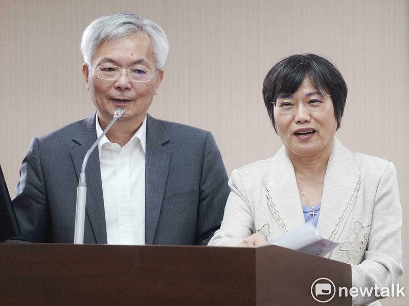 內政部長劉世芳(右)、警政署長張榮興在立院內政委員會備詢。   圖：張良一/攝（資料照）