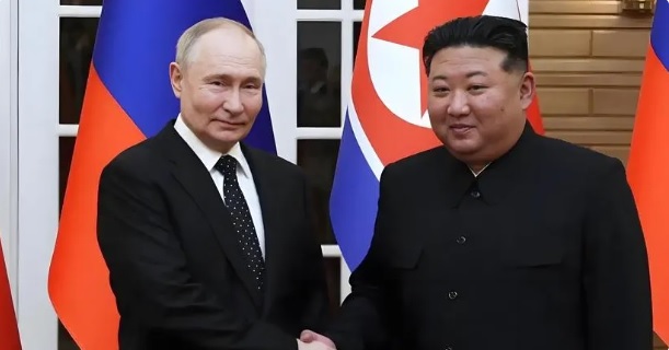 俄羅斯近期將北韓援助的部隊部署至邊境地區,並集中兵力加強對烏打擊力度。圖為俄羅斯總統普丁與北韓最高領導人金正恩。 圖:翻攝自 騰訊網 虎說虎侃 俄羅斯近期將北韓援助的部隊部署至邊境地區,並集中兵力加強對烏打擊力度。圖為俄羅斯總統普丁與北韓最高領導人金正恩。 圖:翻攝自 騰訊網 虎說虎侃