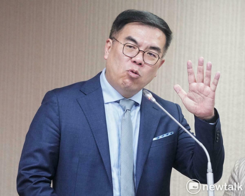 環境部長彭啟明今（14）日在立法院社福及衛環委員會備詢。   圖：張良一/攝