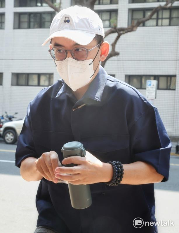 台灣高等法院14日針對藝人黃子佼持未成年性影像案，進行準備程序。庭訊期間，黃子佼又和1名被害者調解成立，而他也當場給錢，使得目前35名被害人中，有16人已經和黃子佼完成調解。   圖：張良一/攝
