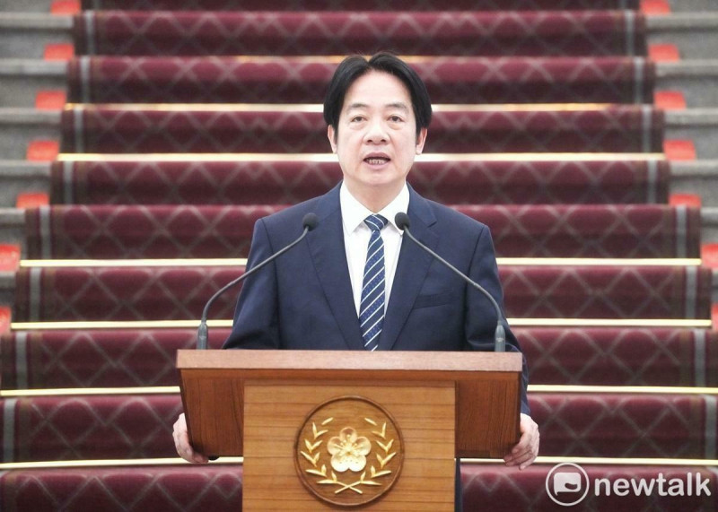 總統賴清德今在副總統蕭美琴、總統府秘書長潘孟安的陪同下,在總統府敞廳發表就職週年談話。 圖:張良一/攝 總統賴清德今在副總統蕭美琴、總統府秘書長潘孟安的陪同下,在總統府敞廳發表就職週年談話。 圖:張良一/攝