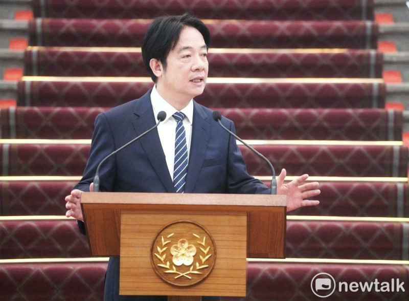 總統賴清德今在副總統蕭美琴、總統府秘書長潘孟安的陪同下,在總統府敞廳發表就職週年談話。 圖:張良一/攝 總統賴清德今在副總統蕭美琴、總統府秘書長潘孟安的陪同下,在總統府敞廳發表就職週年談話。 圖:張良一/攝