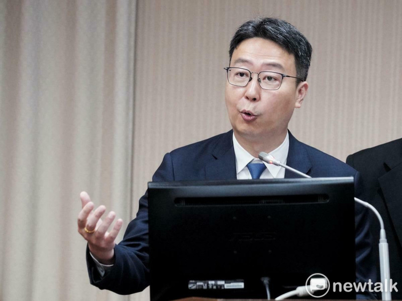 為因應票價調漲台鐵今宣布，首次推出「花東會員優惠」，行政院今宣布加碼5倍到8倍，等於最多回饋92折。不過該優惠，預估台鐵將短收1.46億元，交通部陳世凱說，將爭取國發會花東基金協助。   圖：張良一/攝