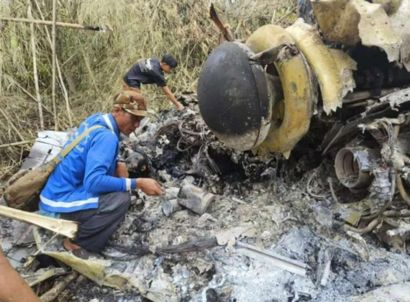 緬甸軍政府在前線吃力作戰，最近傳出武裝組織 KIA 擊落緬甸軍的直升機。   圖：翻攝自緬甸中文君