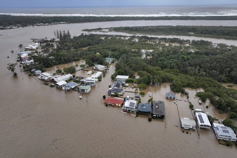 澳洲豪雨成災，造成 5 人死亡，數千戶停電。   圖：翻攝自Ｘ