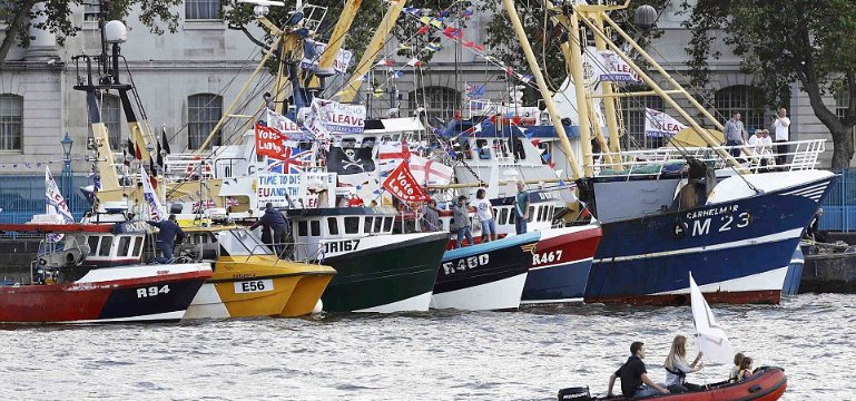 英國、法國針對漁業主權發生摩擦，保守黨議員批評法國是雙重標準。   圖：翻攝自Ｘ