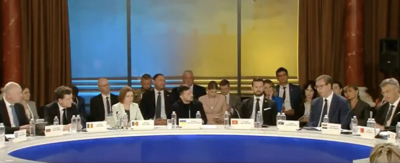 塞爾維亞總統武契奇出席東南歐峰會，和澤連斯基表達願意支持烏克蘭保衛領土完整。   圖：翻攝自 rainbow7852