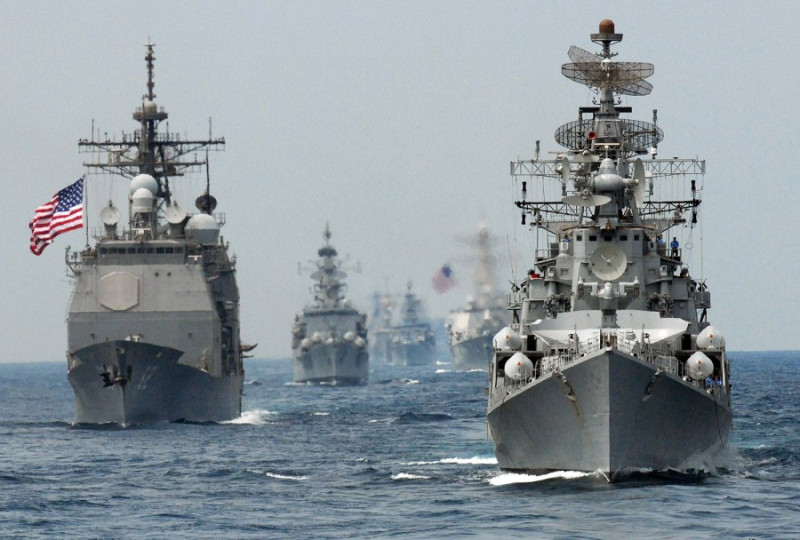 美國緊急派艦隊到中東,介入中東不斷升高的軍事行動。 圖:翻攝自Nexta