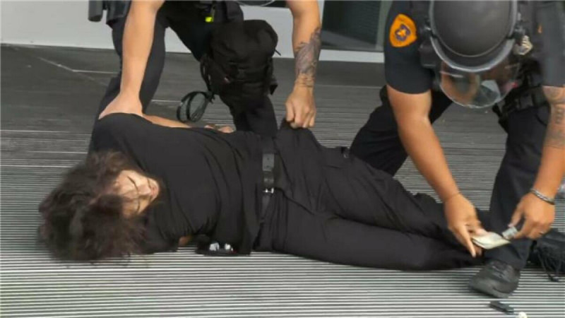 美國反川普情緒升高,全國各地聚集民眾示威抗議,猶他州的抗議現場驚傳槍聲,警方已經逮捕現行犯。 圖:翻攝自Jere Memez