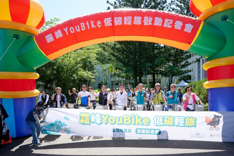 自行車隊出發前大合影。 自行車隊出發前大合影。