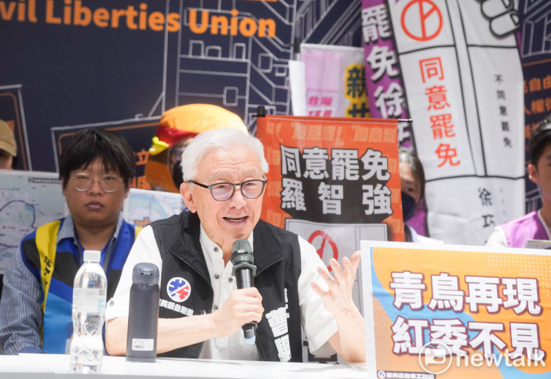 反共護台3號志工曹興誠和多個罷團代表今（2）天舉行「雙北串騎青鳥冬鹿&罷免是愛反共護台晚會」聯合記者會。   圖：張良一/攝