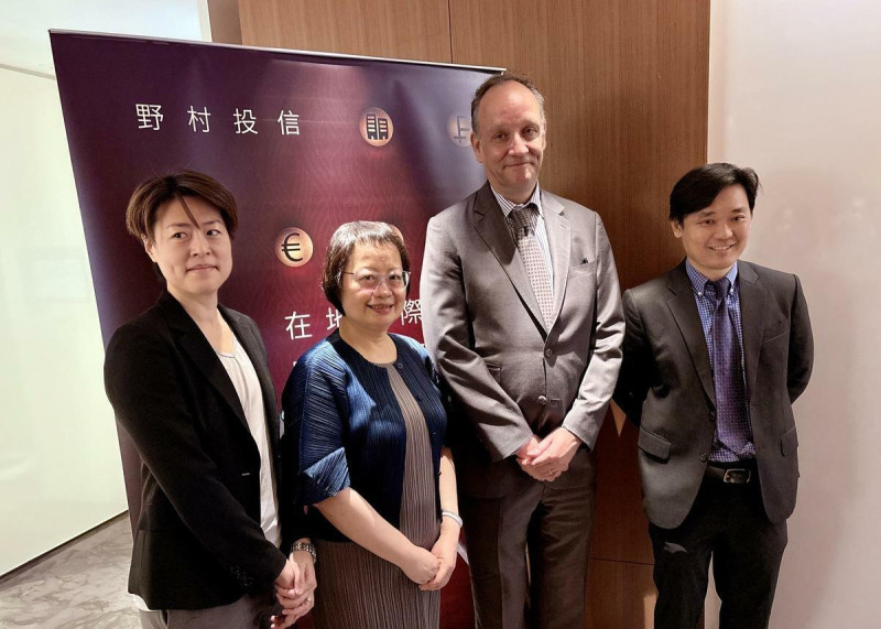 野村投信投資團隊。左至右依序為野村投信海外投資部主管呂丹嵐、國內股票投資部主管姚郁如、投資長俞鼎基(Guy Uding)、及野村投信固定收益部主管謝芝朕。 圖:黃偉柏/攝影