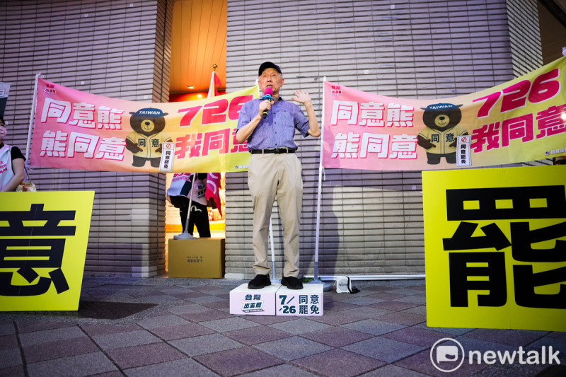反共3號志工曹興誠今首度站肥皂箱，為罷免北市大安區國民黨立委羅智強宣講。   圖：張良一/攝