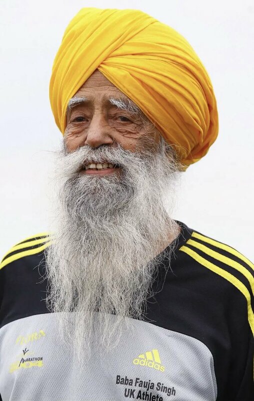 世界最老的馬拉松選手佛賈·辛（Fauja Singh）過世，印度總理莫迪特別發文致哀。   圖：翻攝自@monikaplaha