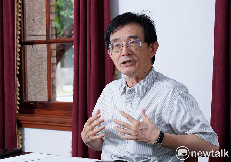 薛化元接受新頭殼專訪。 圖:張良一/攝