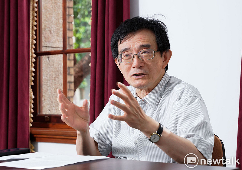 甫卸任228事件基金會董事長薛化元接受新頭殼專訪。 圖:張良一/攝
