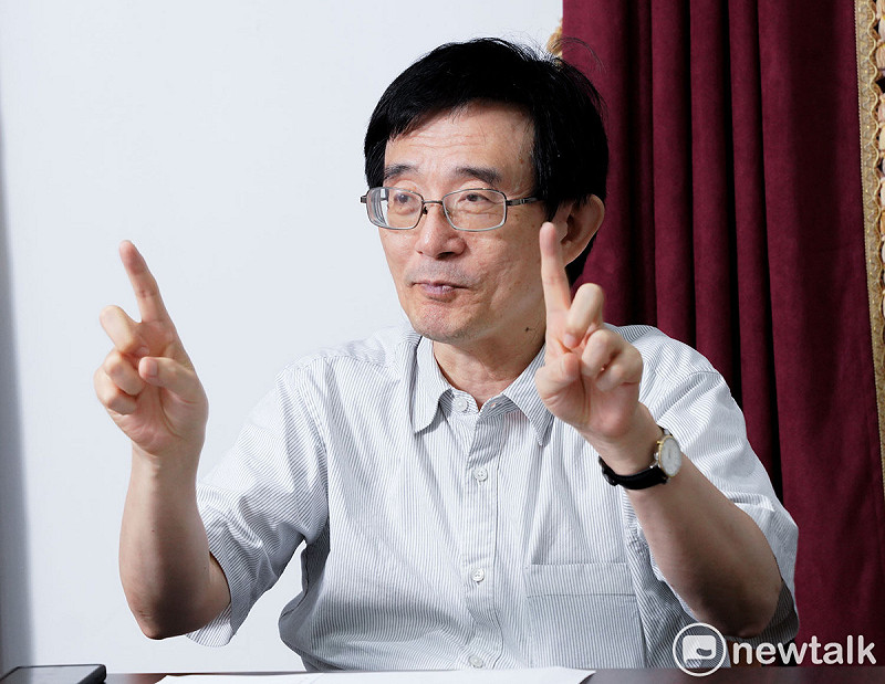 甫卸任228事件基金會董事長薛化元接受新頭殼專訪。   圖：張良一/攝