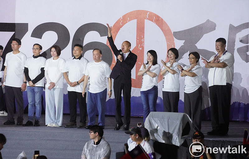 立法院長韓國瑜在凱道舉行的「不同意罷免」選前之夜造勢大會致辭。   圖：張良一/攝