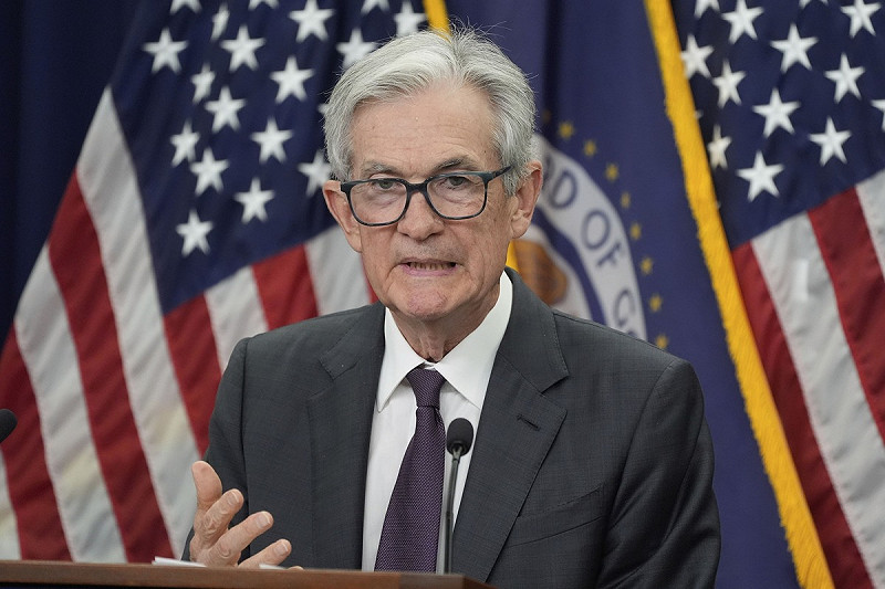 聯準會主席鮑爾（Jerome Powell）不顧白宮壓力，並駁斥了 2位官員「該降息」的論點，堅持須持續警惕通膨風險。   圖：達志影像／美聯社