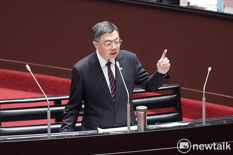 行政院長卓榮泰今（12）天在立法院院會就丹娜絲颱風及728豪雨災後復原重建進行專案報告並備質詢。圖為行政院長卓榮泰在立院院會備詢。   圖：張良一/攝