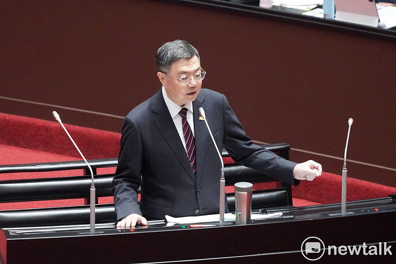 行政院長卓榮泰今(12)天在立法院院會就丹娜絲颱風及728豪雨災後復原重建進行專案報告並備質詢。圖為行政院長卓榮泰在立院院會備詢。   圖：張良一/攝