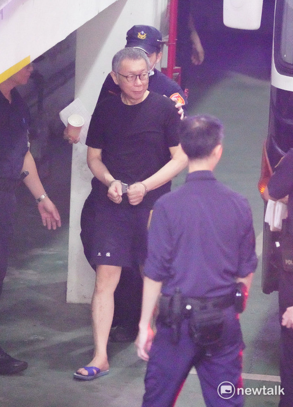 前台北市長柯文哲到台北地方法院出庭。   圖：張良一 / 攝