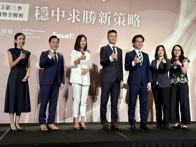 標普道瓊指數公司與元大投信一同解析黃金穩中求勝投資策略。(左三為標普道瓊指數公司董事兼亞太區指數投資策略主管 Sue Lee) 圖:黃偉柏/攝