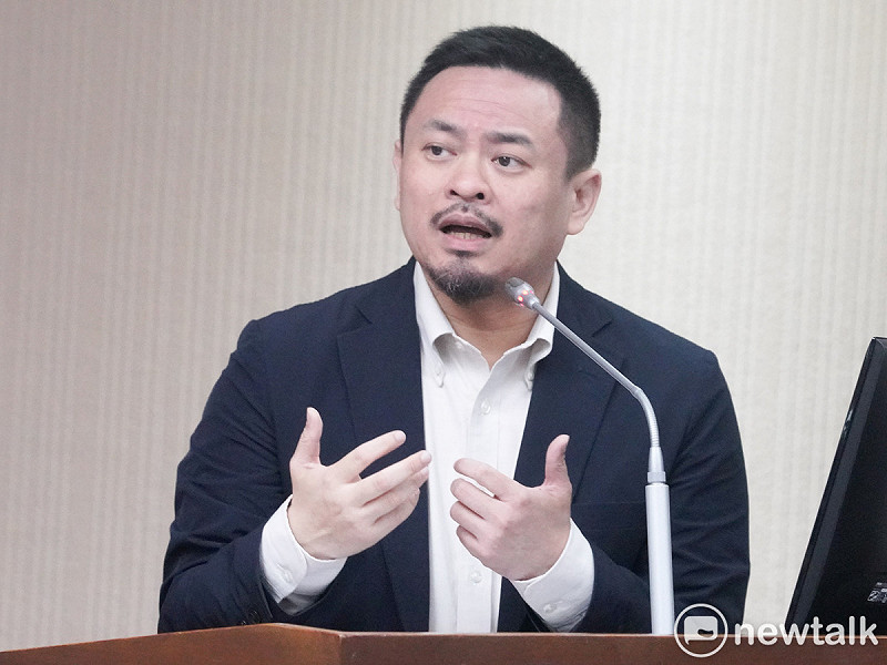 勞動部長洪申翰今（20）天在立法院社福及衛環委員會備詢。   圖：張良一/攝