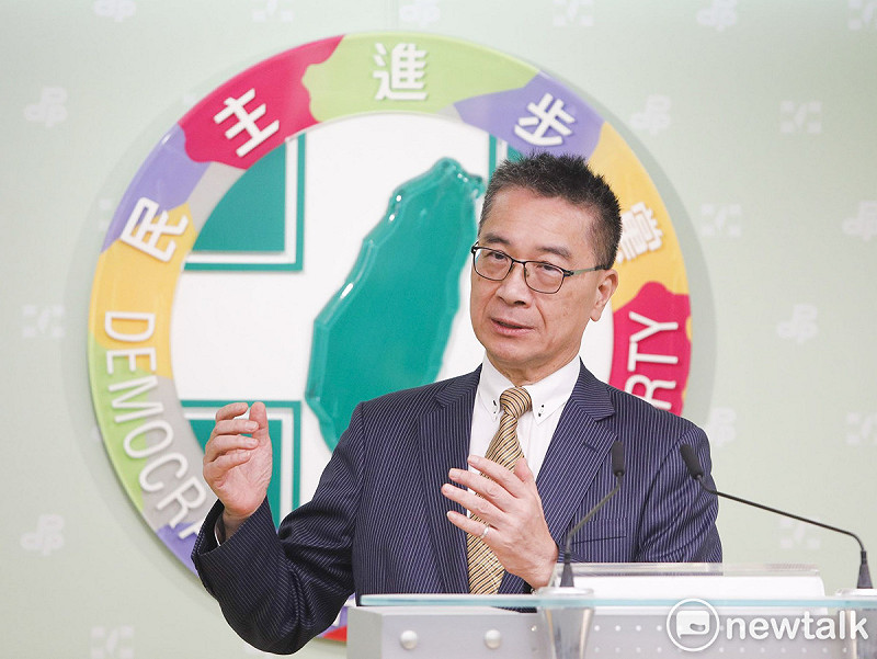 新就任的民進黨秘書長徐國勇在中常會後向媒體發表談話。   圖：張良一/攝