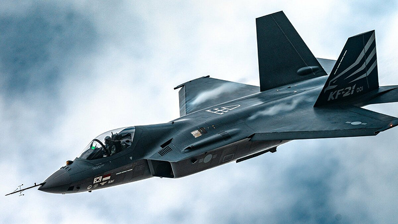 韓國戰機 KF-21 漲價備受關注，面對國際供應鏈不穩定，軍工業也受到影響，價格作為 KF-21 的主要優勢使他國卻步。   圖：翻攝自@RWWReborn