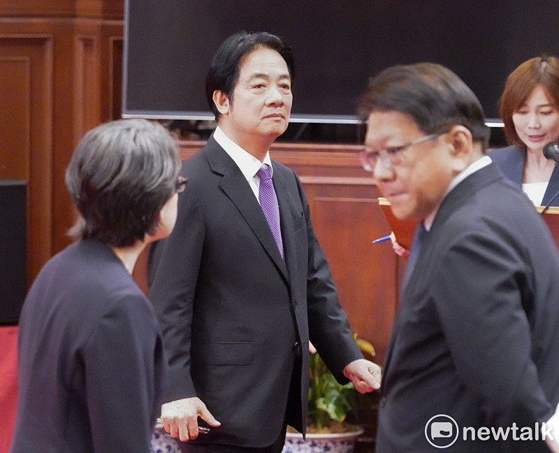 總統賴清德在罷免投票和核三延役公投結束後舉行記者會,發表談話並回答媒體提問。 圖:張良一/攝 總統賴清德在罷免投票和核三延役公投結束後舉行記者會,發表談話並回答媒體提問。 圖:張良一/攝