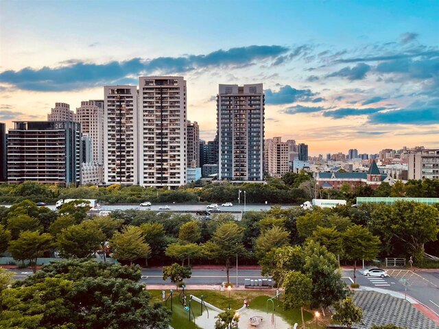 內政部統計，全台一至七月份買賣移轉棟數達 154,077棟，對比去年同期的 210,481棟，下滑 26.8%，並創下 2018 年以來新低。   圖：翻攝自永慶房屋網站（資料照）