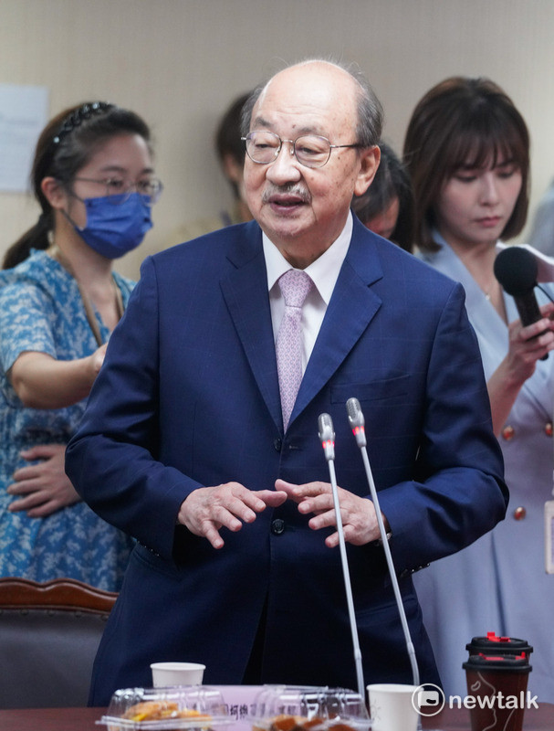 國民黨立院黨團今舉行總召、書記長和副書記長就職典禮，民進黨總召柯建銘應邀觀禮。   圖：張良一/攝