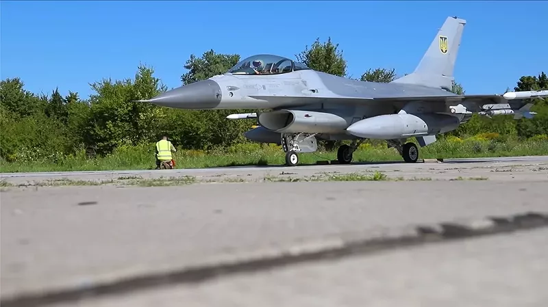 烏克蘭 F-16 AM 戰機已投入戰鬥空中巡邏。 圖:翻攝自 reddit @ r/WarplanePorn 烏克蘭 F-16 AM 戰機已投入戰鬥空中巡邏。 圖:翻攝自 reddit @ r/WarplanePorn
